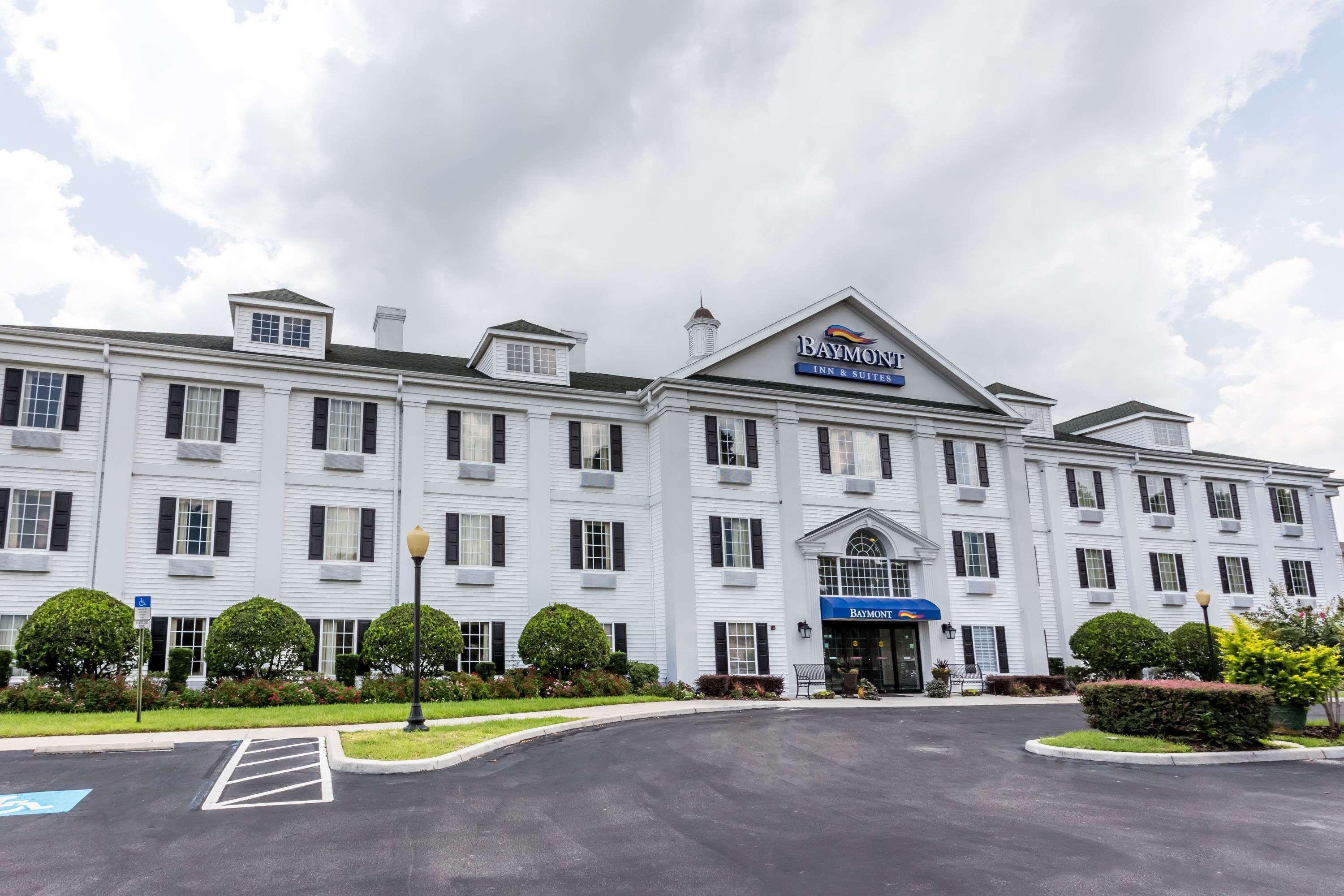 Baymont By Wyndham Lakeland Hotel Exterior photo