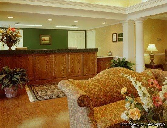 Baymont By Wyndham Lakeland Hotel Interior photo